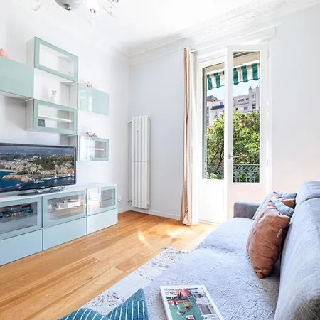 Joffre 49-d - Charming 2 Bedroom - Carre D'or Apartment